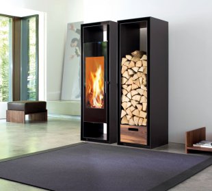 03 - Skantherm Gate 2.0 - sestava krbových kamen a zásobníku na dřevo. Oba kusy lze dodat nezávisle na sobě.